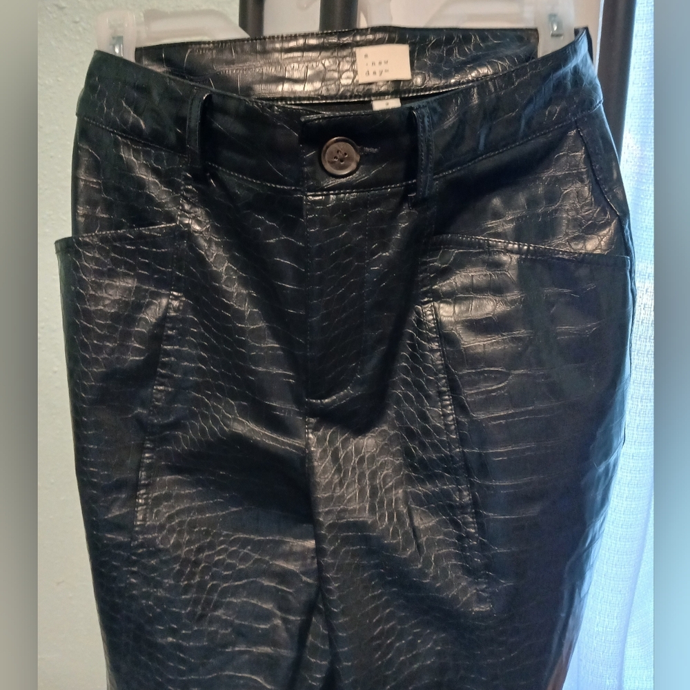 A New Day Women's Black Croc-Textured Pants (Size 2)